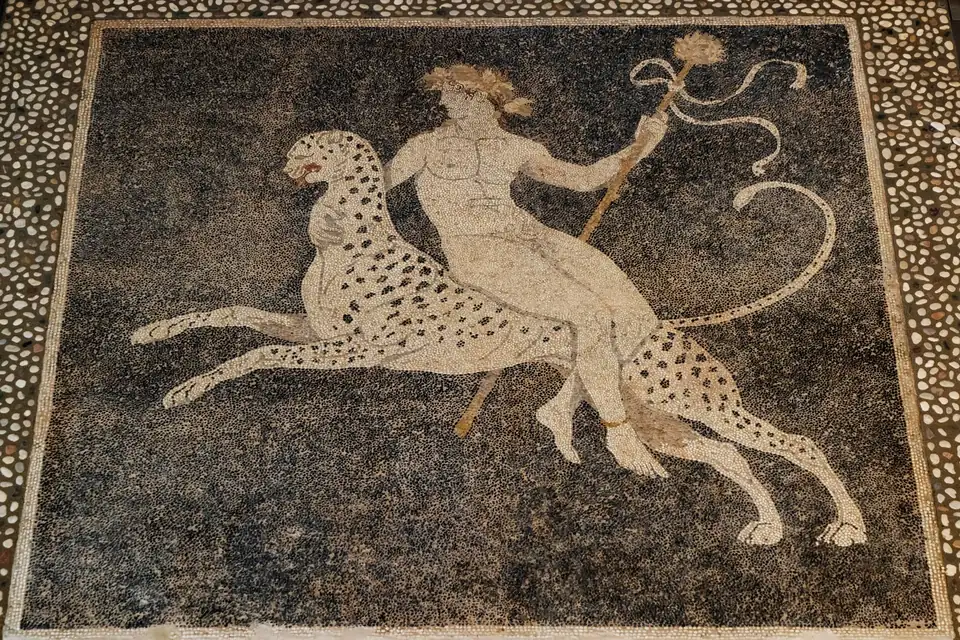 Pella.