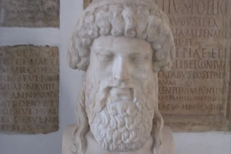 Buste van Plato, bij wie het verhaal over Atlantis vandaan komt.