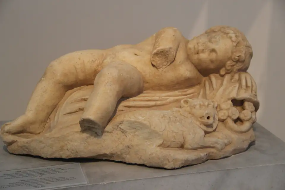 Antiek beeld van Eros.