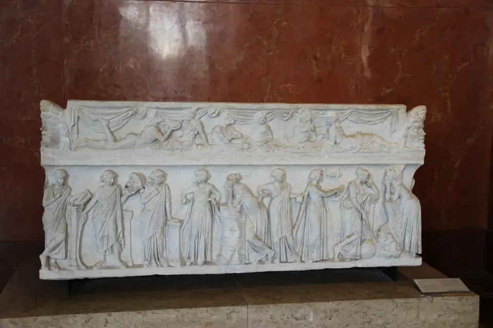 Romeinse sarcofaag met Muzen.