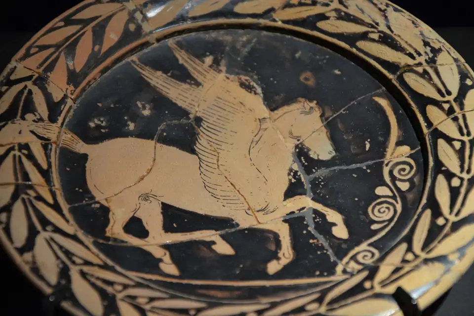 Attisch bord met een afbeelding van Pegasus, omstreeks 420 v.Chr.