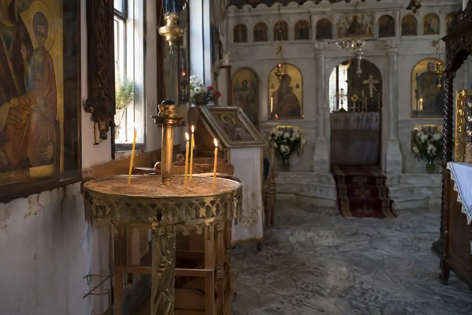 Beeld bij De Grieks-orthodoxe kerk.