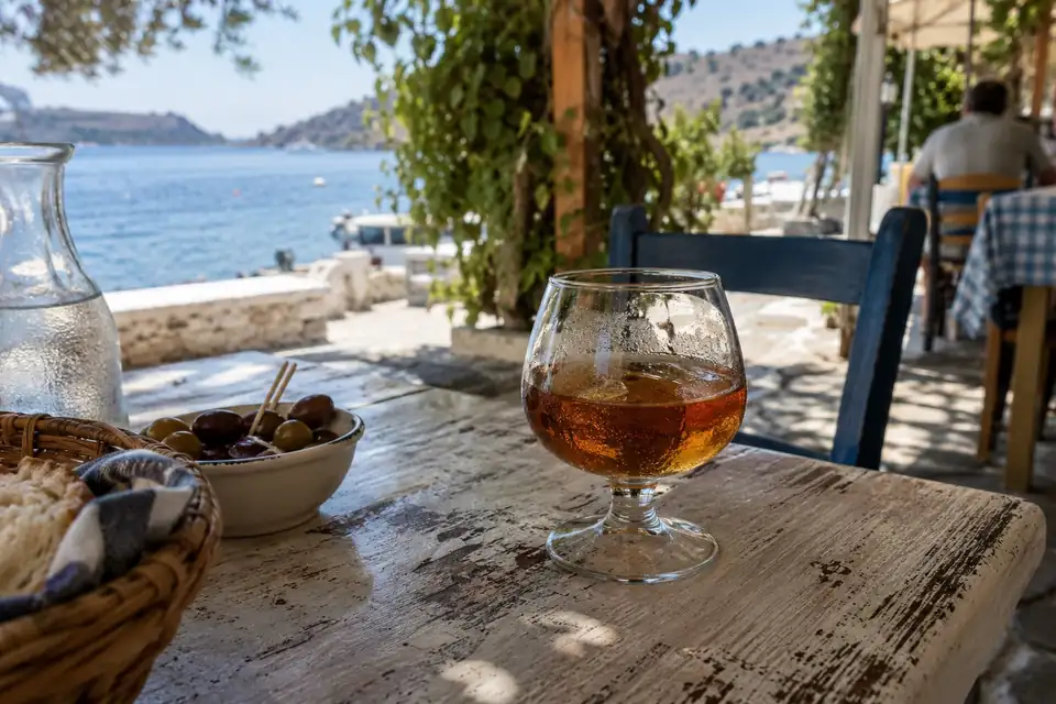 Beeld bij Metaxa.